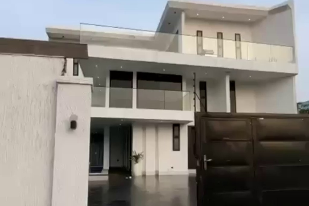 5-Bedroom House 8.jpg